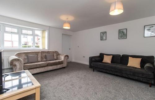 Jarrow House | Free Driveway Parking 3 Double Bedroom House, Ideal for long term contractor, etc stays, 4 miles 11 mins drive to Nissan, 20 mins drive to Sunderland Newcastle, Fast WIFI - see Dwellcome Home Ltd site for assurance