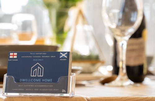 Aberdeen House | Free Driveway Parking, 637 Mbps WIFI, Ideal for Long Term Contractor, etc Stays, Regular Housekeeping Option - Dwellcome Home Ltd 5 Double Bedroom 3 Bathroom House - See Our Site for Assurance