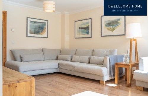 Aberdeen House | Free Driveway Parking, 637 Mbps WIFI, Ideal for Long Term Contractor, etc Stays, Regular Housekeeping Option - Dwellcome Home Ltd 5 Double Bedroom 3 Bathroom House - See Our Site for Assurance