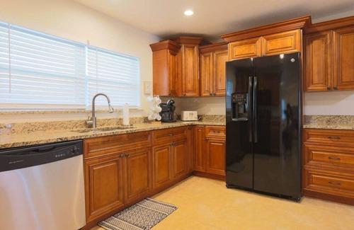 Apollo Beach House | Free Heated Pool | Dog Friendly | No Cleaning Fee