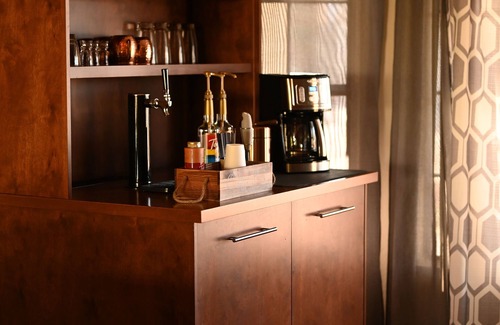 La Buena Vida House | Free Heated Pool-I mi to State Farm Stadium-Westgate-Family & Entertaining Home