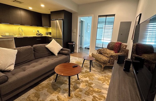 Wilshire Center Apartment | Free indoor Parking in Downtown Los Angeles.