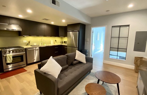 Wilshire Center Apartment | Free indoor Parking in Downtown Los Angeles.