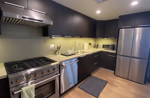 Wilshire Center Apartment | Free indoor Parking in Downtown Los Angeles.