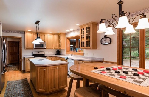 Pine River Cabin | Free nite w/wknd offseason;logcabin lake hottub kayak paddleboard pier fireplace