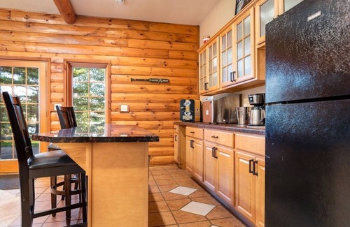 Pine River Cabin | Free nite w/wknd offseason;logcabin lake hottub kayak paddleboard pier fireplace
