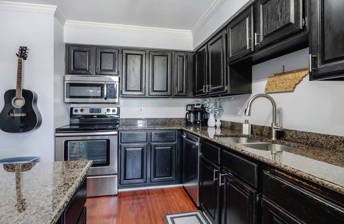 Rutledge Hill House | Free Parking! 2 Story! Walk 2 Broadway