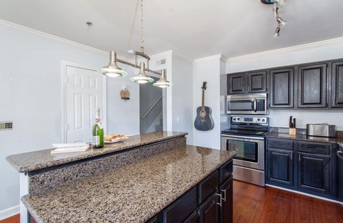 Rutledge Hill House | Free Parking! 2 Story! Walk 2 Broadway