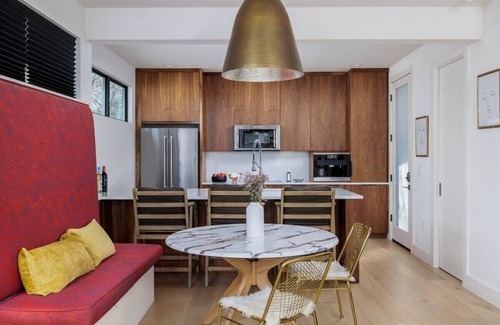 Crestview House | Free Parking, Tiled Shower King Bed - Sunrise