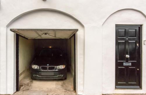 Clifton Apartment | Free parking! Very large 2 bedroom Clifton flat