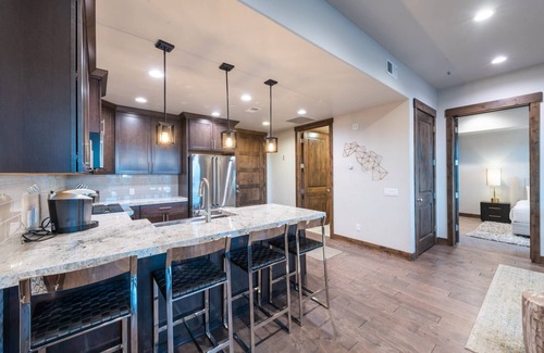 Park City Condo | FREE Ski Rental! Quiet Retreat at Canyons with Two Private Suites | Hot Tub | Free On Call Shuttle