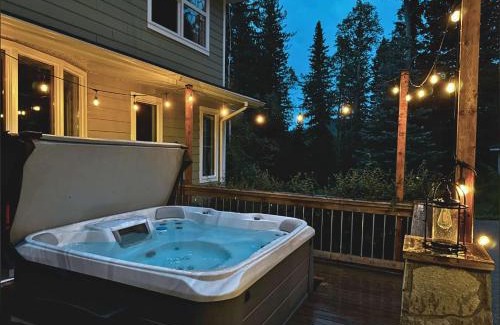 Calgary House | Freele Escape Secluded Nature Haven Sleeps 17