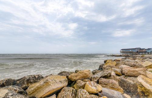 San Luis House | Freeport Home with Water Views Steps from the Beach