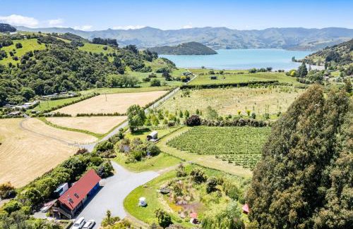 Rangitikei House | French Peak Loft - French Farm Holiday Home