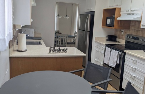 Pickering House | FRENCHMAN'S BAY area, Walking distance to the lake Ontario and to the GO train.