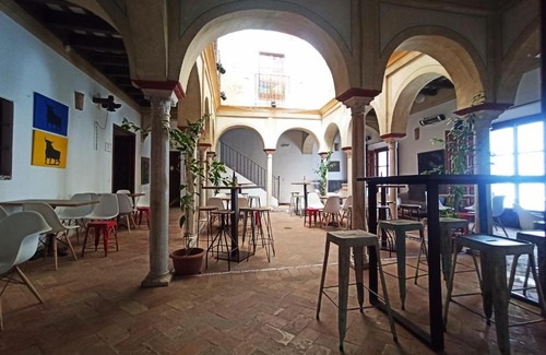 Carmona House | FRENTEABASTOS Suites Cafe Hostal & Apartments
