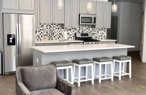 Paradise House | Fresh 4 bedroom pool jacuzzi close to the Strip