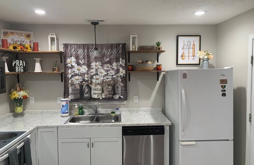 Terry Sanford House | Fresh and relaxing home on a quiet street in Haymount near FSU and Fort Liberty