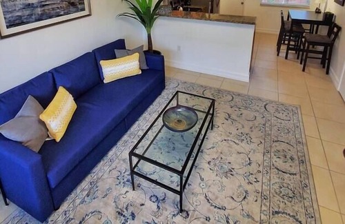 Coral Gables Apartment | Fresh & Clean! Private garden & King Bed