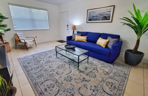 Coral Gables Apartment | Fresh & Clean! Private garden & King Bed