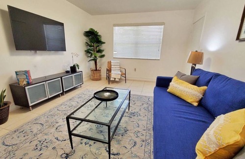 Coral Gables Apartment | Fresh & Clean! Private garden & King Bed