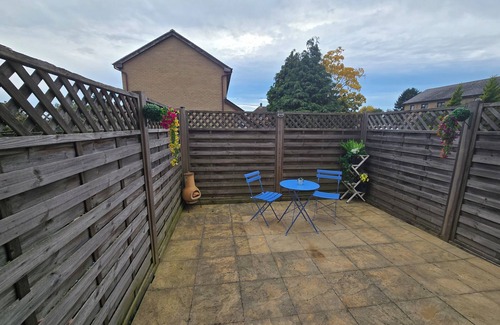 Hemel Hempstead House | Fresh, Cosy 2 Bed House: Contractors, Professionals - Garden and Free Parking