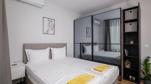 Sofia Apartment | Fresh & Modern Apartment with Balcony by Flat Mаnager