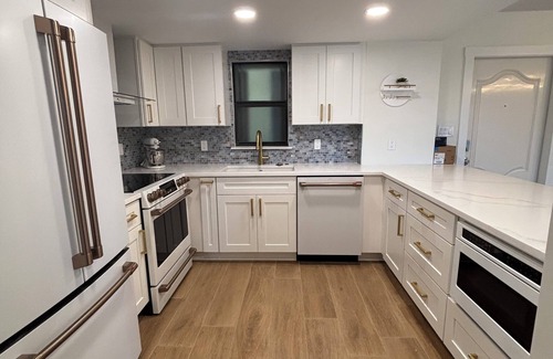 Central Beach Condo | Freshly Renovated in 2025! Cozy 2-bedroom Condo with Ocean Views in Vero Beach