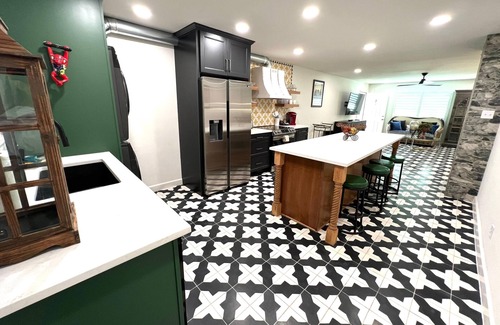 Del Mar Apartment | Frida Unit #2. Charming 2-bedroom apartment in delightful Corpus Christi.