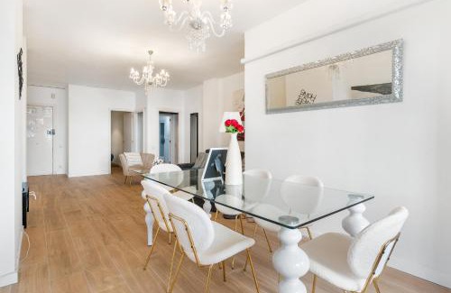 Esquerra de l'Eixample Apartment | Fridays Flats Spacious 4br Family Retreat