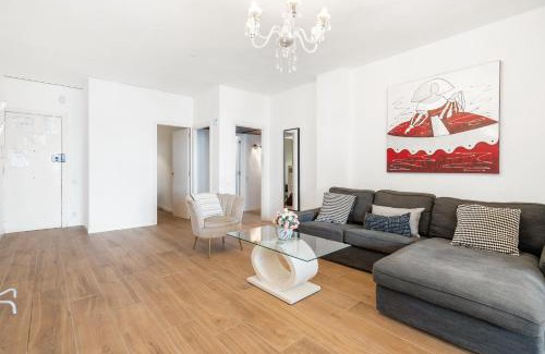 Esquerra de l'Eixample Apartment | Fridays Flats Spacious 4br Family Retreat