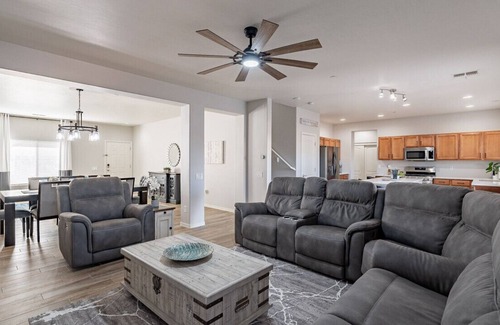 Rancho Sahuarita House | Friendly Home Landscaped Yard