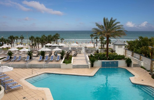 Brush - Stewarts Apartment | Friends and Family Daytona Getaway! Four Modern Units! 2 Pools, Breakfast Buffet