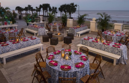 Brush - Stewarts Apartment | Friends and Family Daytona Getaway! Four Modern Units! 2 Pools, Breakfast Buffet