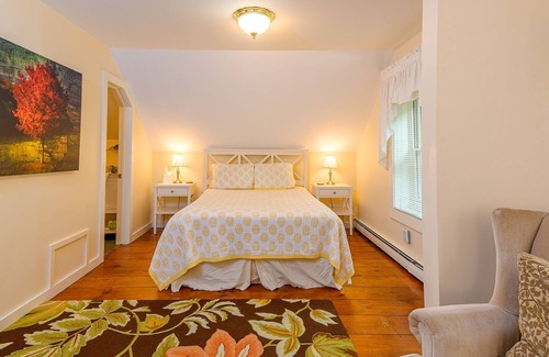 Stowe Bed & Breakfast | Friends and Family room with 2 queen beds, sitting area with full service breakfast included