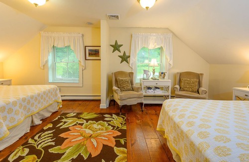 Stowe Bed & Breakfast | Friends and Family room with 2 queen beds, sitting area with full service breakfast included
