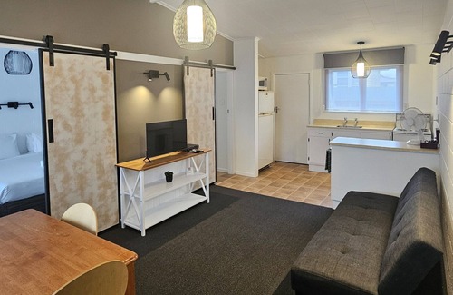 Hastings Hotel | Frimley Lodge Motel