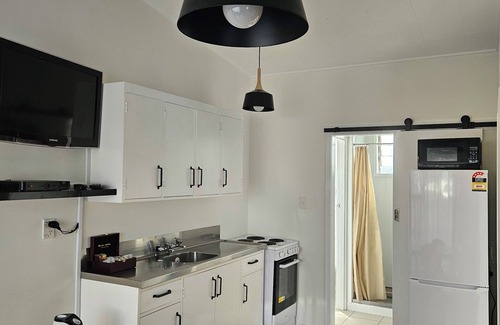 Hastings Hotel | Frimley Lodge Motel