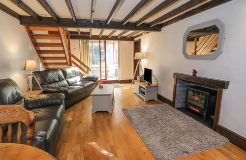Brynrefail House | Fron Goed