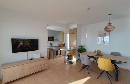 Mojacar Apartment | Front Line Apartment with Sea Views, Fibre Internet, Lift & Communal Pool