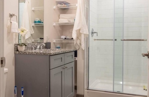 Cultural District Apartment | Frontdesk | Bright 1 BR Apt in Cultural District