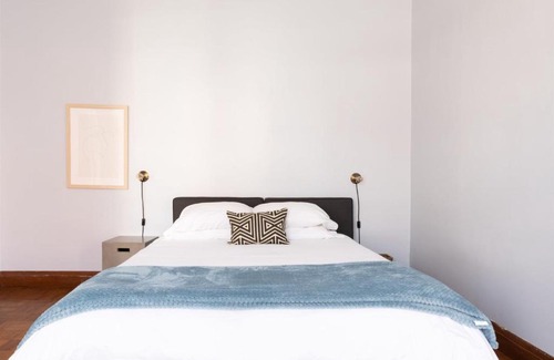 Mid-North District Apartment | FRONTDESK Classic 2 BR Apt in Lincoln Park