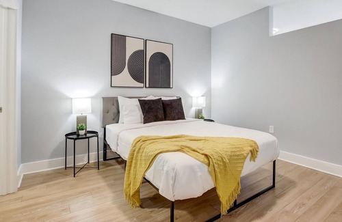 Cole-Noble District Apartment | Frontdesk | Studio Apt by the Kurt Vonnegut Museum