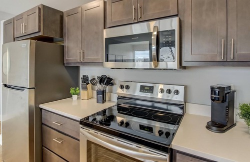 Cole-Noble District Apartment | Frontdesk | Studio Apt by the Kurt Vonnegut Museum