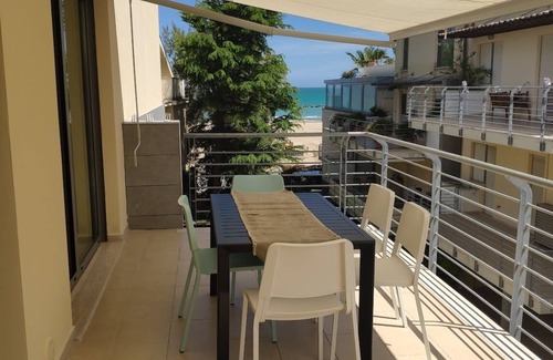 Roseto degli Abruzzi Apartment | Fronte Mare Moderno e ben Arredato