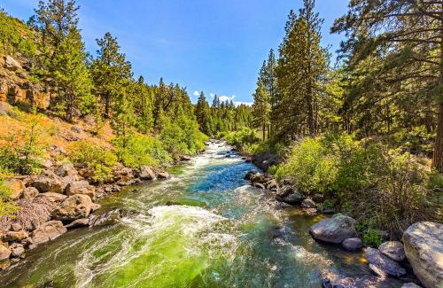 Century West Apartment | Frosty Summit Condo at Mount Bachelor Village Resort with Pool and Hot Tub