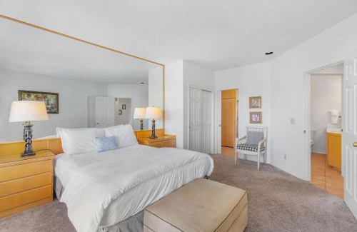 Century West Apartment | Frosty Summit Condo at Mount Bachelor Village Resort with Pool and Hot Tub