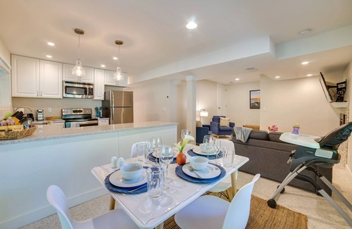 Westgate Apartment | Full 1BR Suite w/Entry - 5 Min to Edmonds Beaches