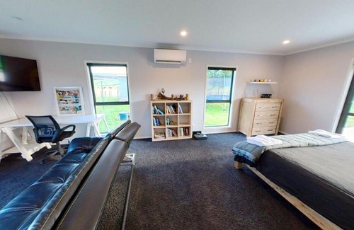 Atiamuri House | Full holiday home to yourself, up to 21 guests