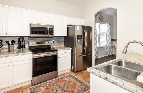 Tuscan Ridge House | Full Home in New Community Sleeps 8! Heated Pool and Pet Friendly!